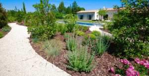 Amenager-un-terrain-et-un-jardin-escalier-et-bordure-dexterieur-1