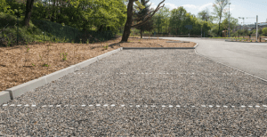 Amenager-une-allee-un-parking-stabiliser-le-gravier-plaques-pour-graviers-1